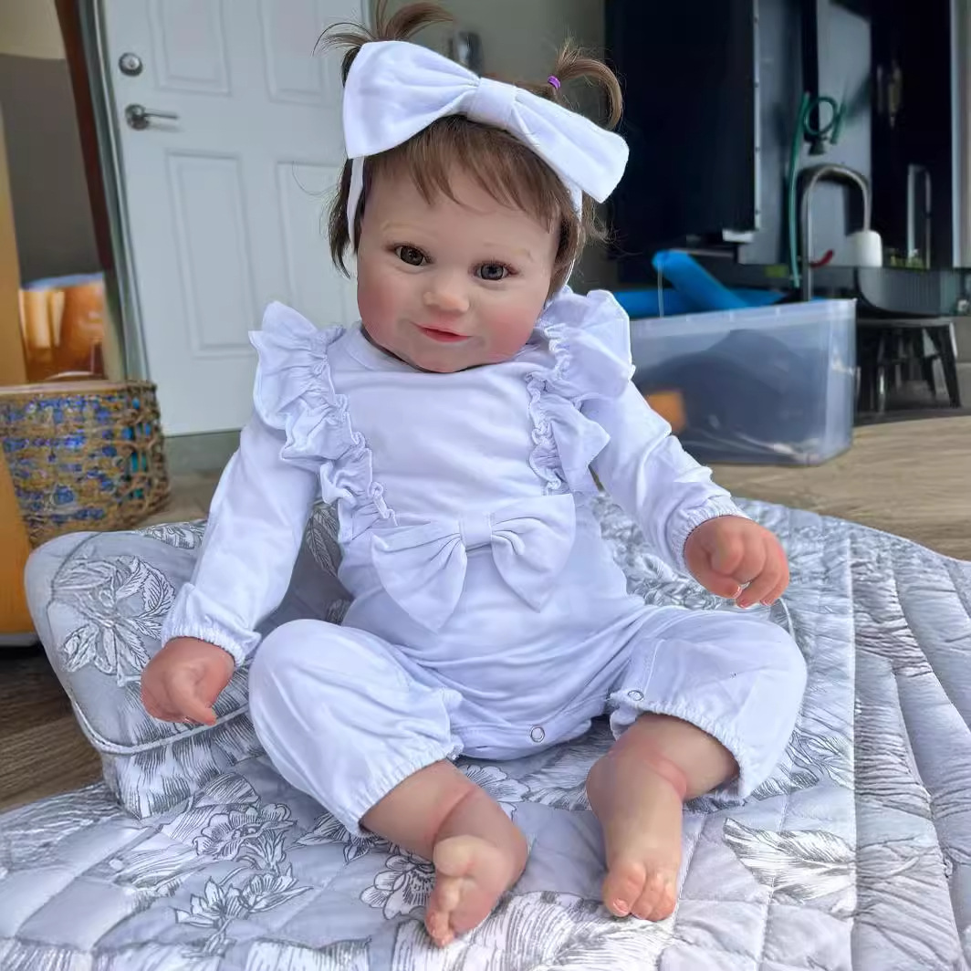 Muñeca de simulación de 60 cm Maddie pintada a mano muñeca de alta gama suministro transfronterizo de un agente de distribución
