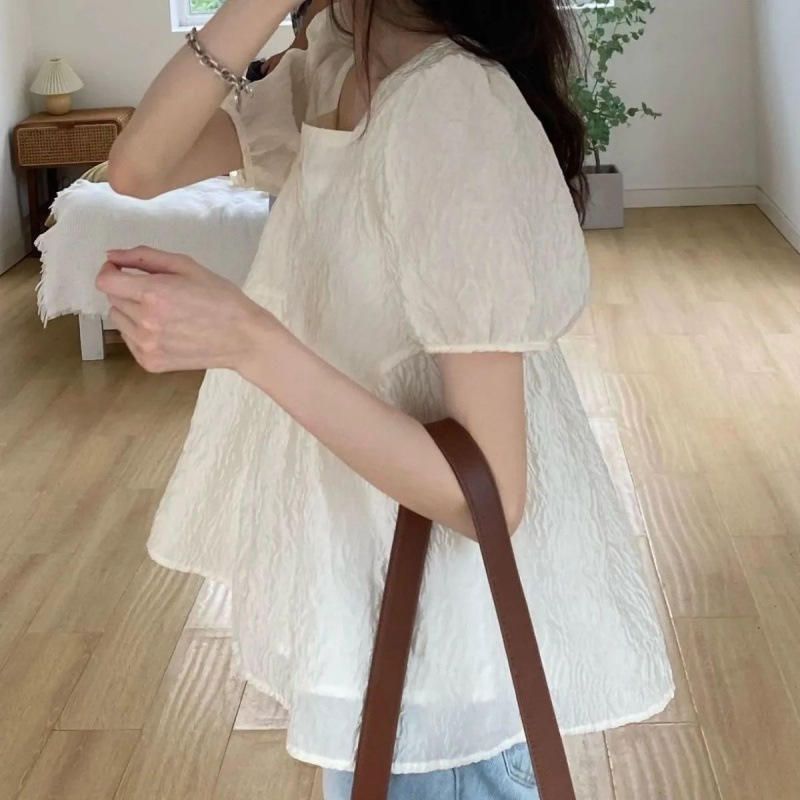 여성을위한새로운슬림스퀘어넥퍼프슬리브셔츠여름새로운스타일살을커버하는반팔탑프렌치질감인형셔츠