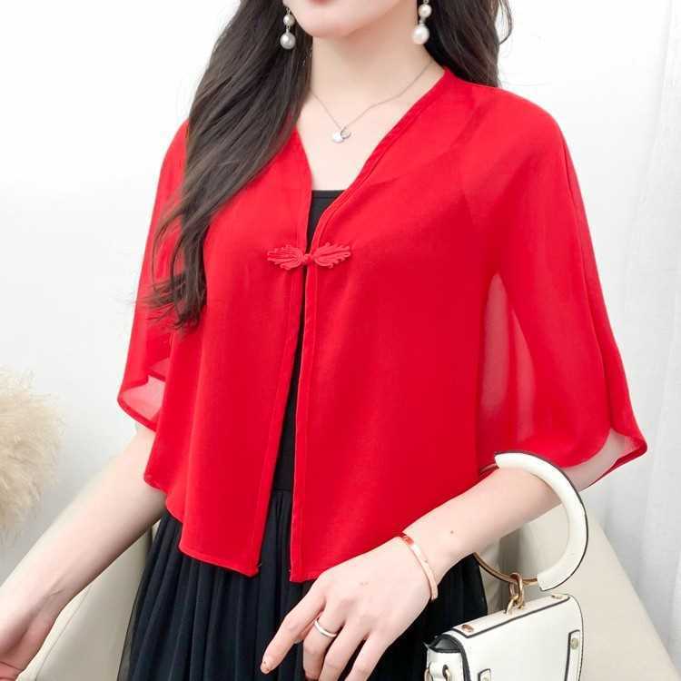 小さいショールの女性の夏はスカートの日焼け止めの服を組み合わせて、外はカーディガンの薄いタイプを掛けてスカートの小さいコートを配合します。|undefined