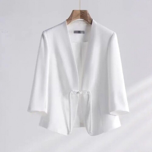 Short, elegant tailored blazer with cropped 3/4 length sleeves—2025 summer collection, lightweight design in a chic Chinese-inspired style, perfect for petite figures with a slimming fit.