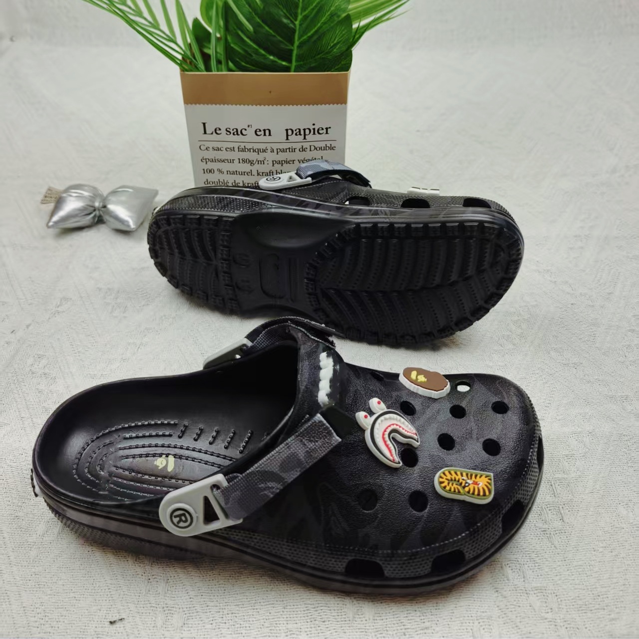 2025 nuevos zapatos agujero de cabeza de mono camuflado padre-hijo agujero zapatos transpirables al aire libre ocio sofá zapatos de playa moda