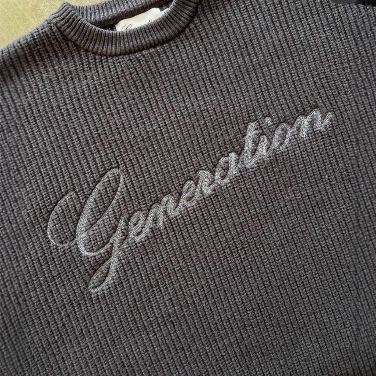 Europa y los Estados Unidos transfronterizos otoño y invierno japoneses tendencia retro camisa de punto de cuello redondo hombre suéter de letras de contraste de color al por mayor