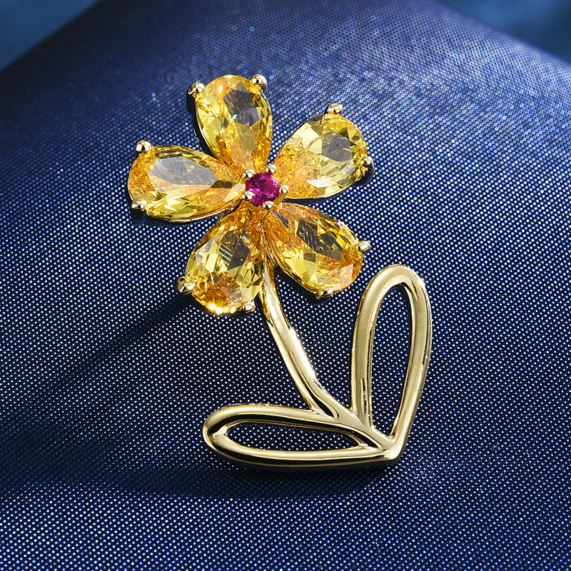 Lady Leaf Fruit Flower Copper Inlay Artificial Diamond Unisex Brooches display picture 3