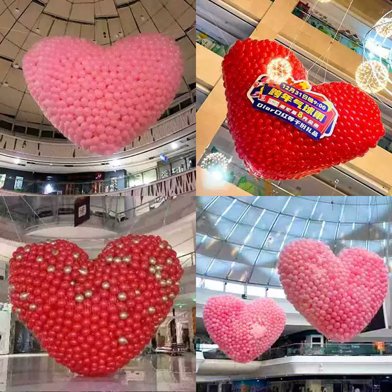 Воздушный шар в форме сердца арестован под дождем