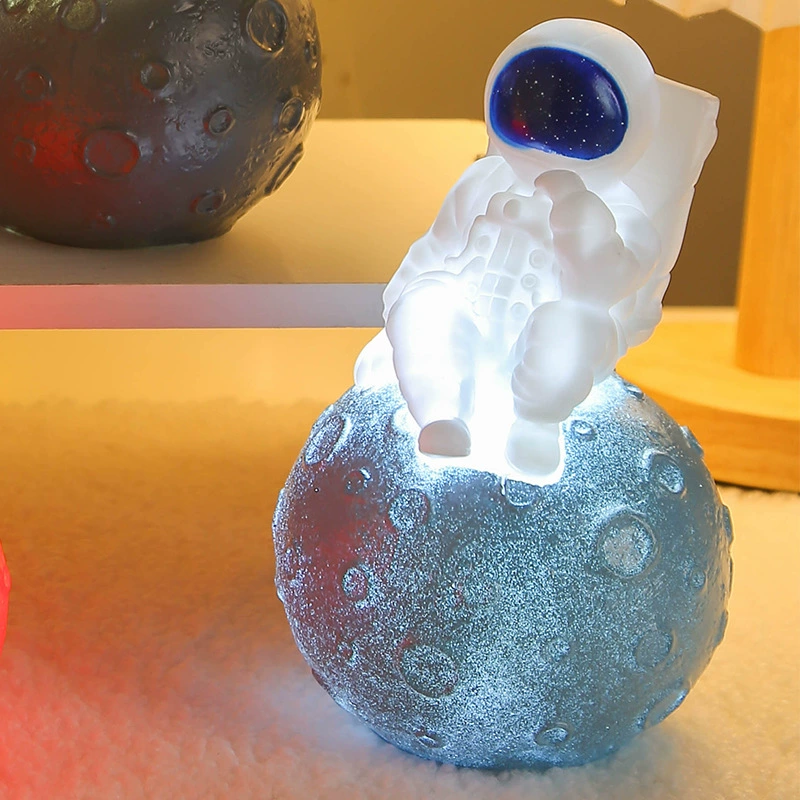 Astronaut night light (Nordic) piggy bank, LED bedroom lamp, cute birthday gift