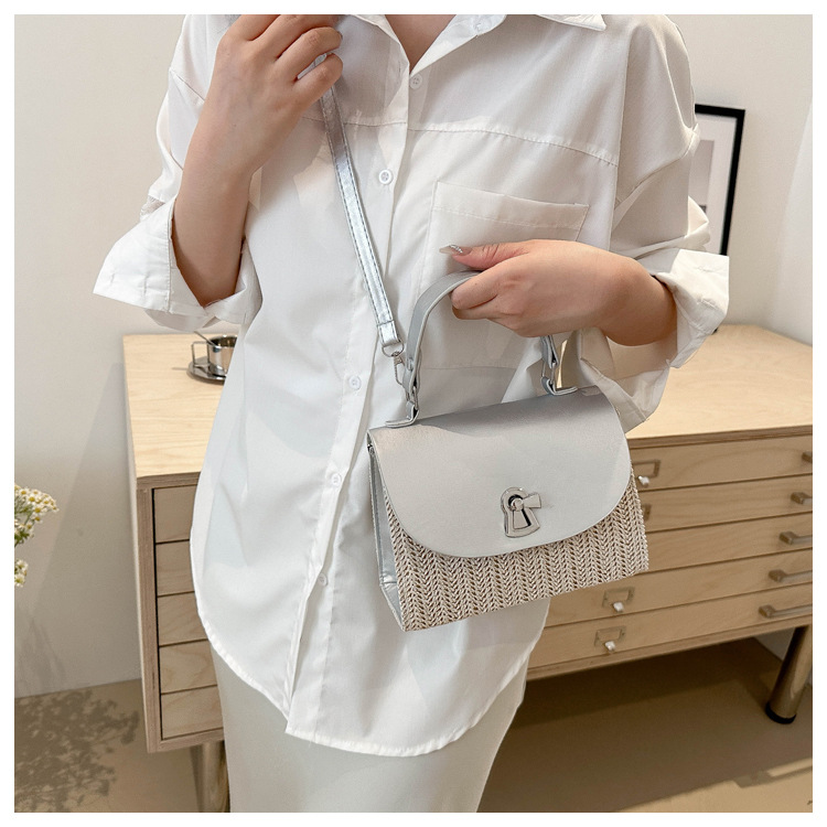 Color-Blocking-Hand-gehaltenes kleines Quadrat für Frauen 2024 neue Sommer koreanische Version modische Lock Gras gewebt lässig_voghion.com