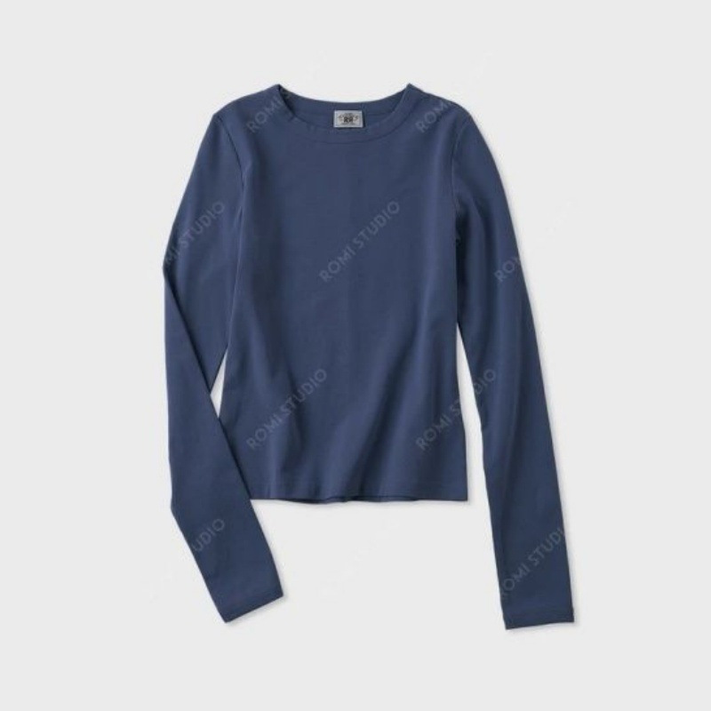Slim-Fit, Stretchy, Comfortable Short-Sleeved T-Shirt in Red, Navy Blue, and Blue with a Round Neck and Slim Fit with Stitching
