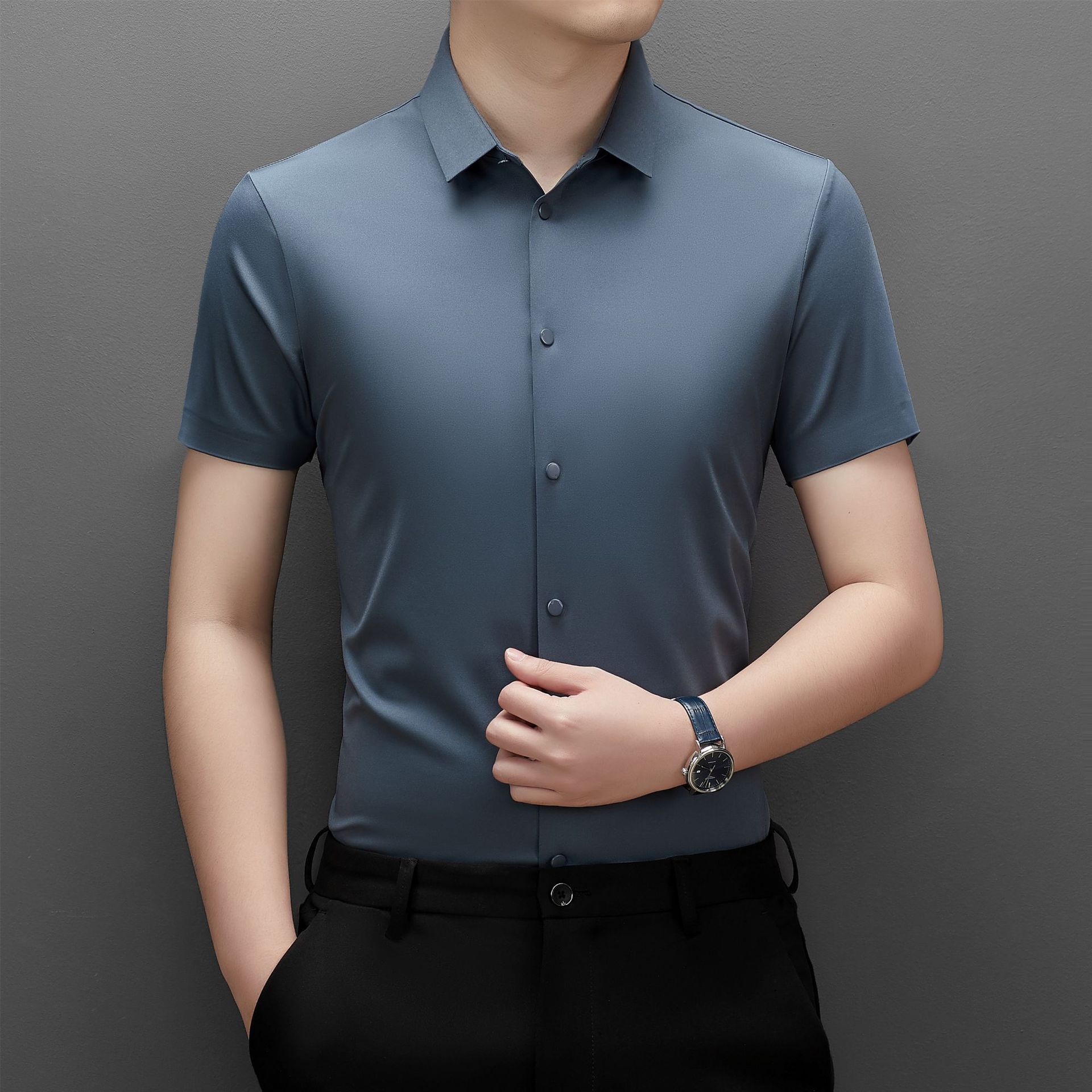 2024 nuevo estilo sin marcas sin quemar con solapa de manga corta de alto nivel de camisa de estilo de viento de Hong Kong elástica de viaje de negocios ropa de hombre transpirable