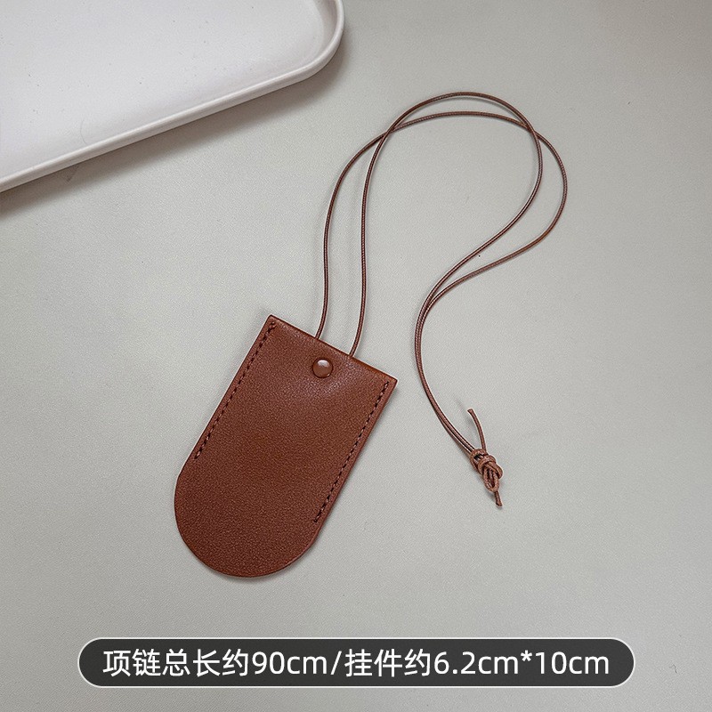 Minimalista para usar accesorios de moda de estilo cóncavo cuello halter mini bolso pequeño diseño exquisito mini bolso de media luna collar mujer