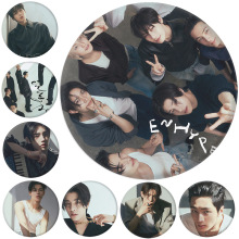 EN团《ELLE》4月刊封面徽章预告周边胸牌 小圆镜钥匙扣配饰