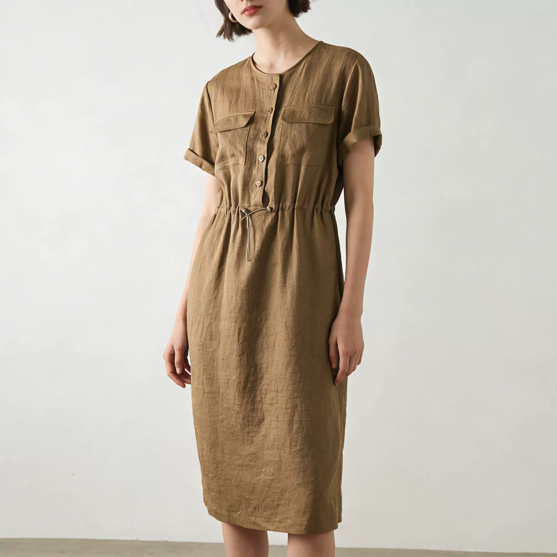 鑫阁2026夏季亚麻气质通勤抽绳可收腰宽松型中长款立体裁剪连衣裙