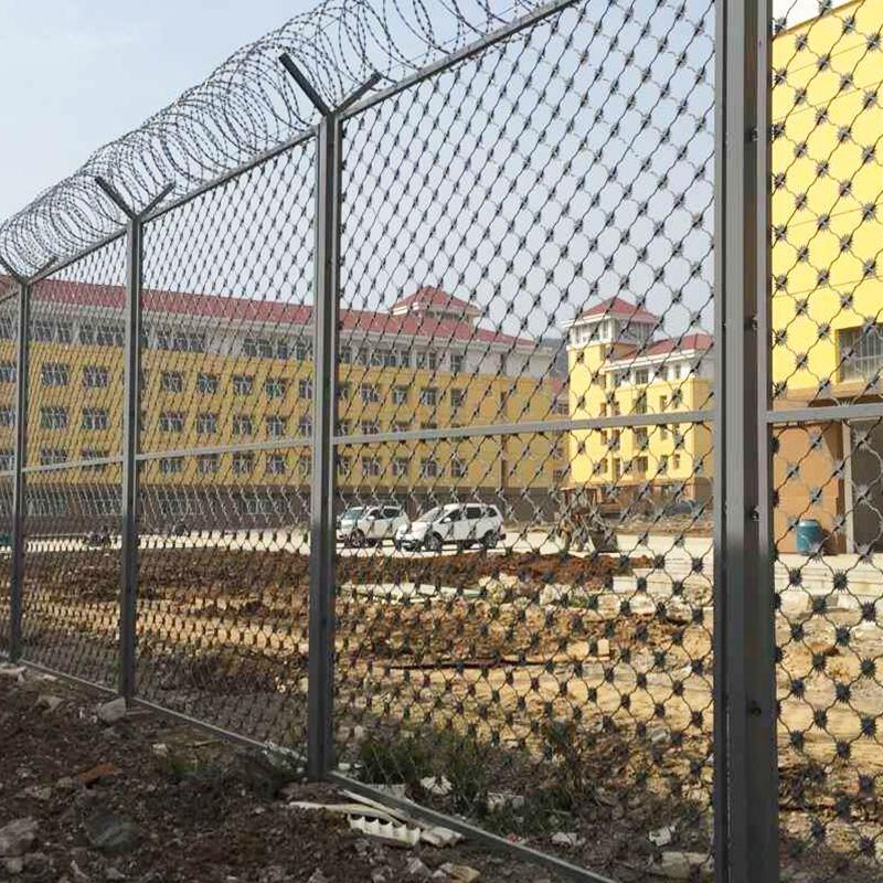高速公路护栏网果园鱼塘养殖围墙圈地围栏机场铁路隔离铁丝防护网