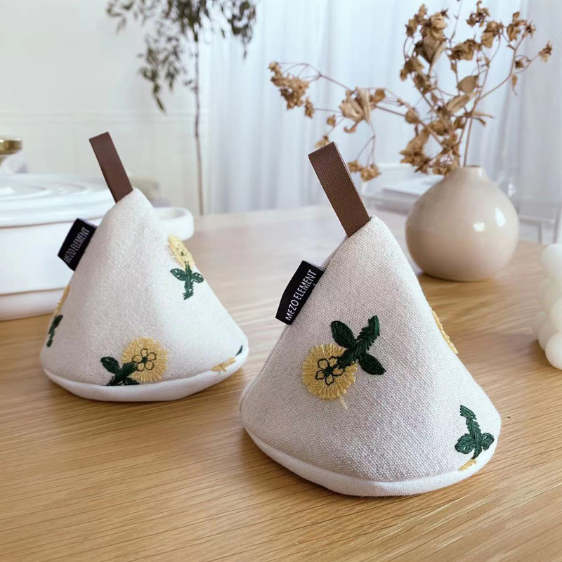 Japanese lovely three-dimensional Small yellow flowers Lid Cover Anti scald Hat Earmuff Grasper Fabric art triangle