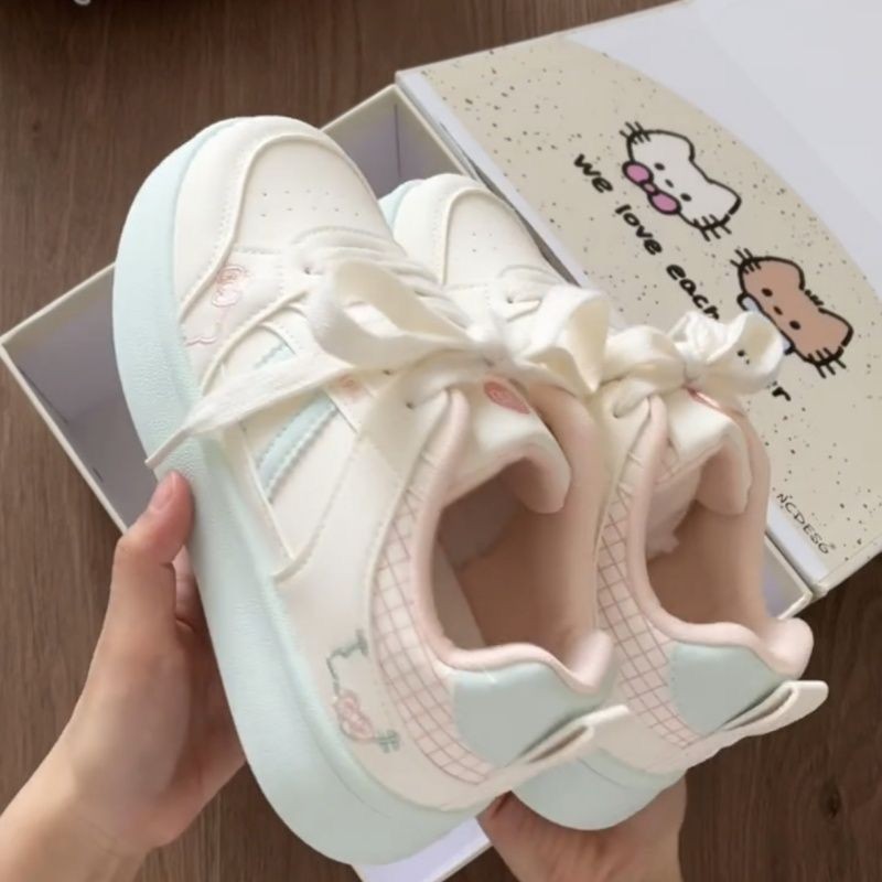 Pequeños zapatos blancos de otoño de 2025 nuevos zapatos de mujer coreanos, zapatos deportivos casuales, zapatos de skate de calle casuales para mujeres
