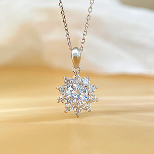 Moissanite Sunflower Necklace S925 Sterling Silver One Carat Full Diamond Clavicle Chain Pendant Fashion Accessible Luxury Ins Style