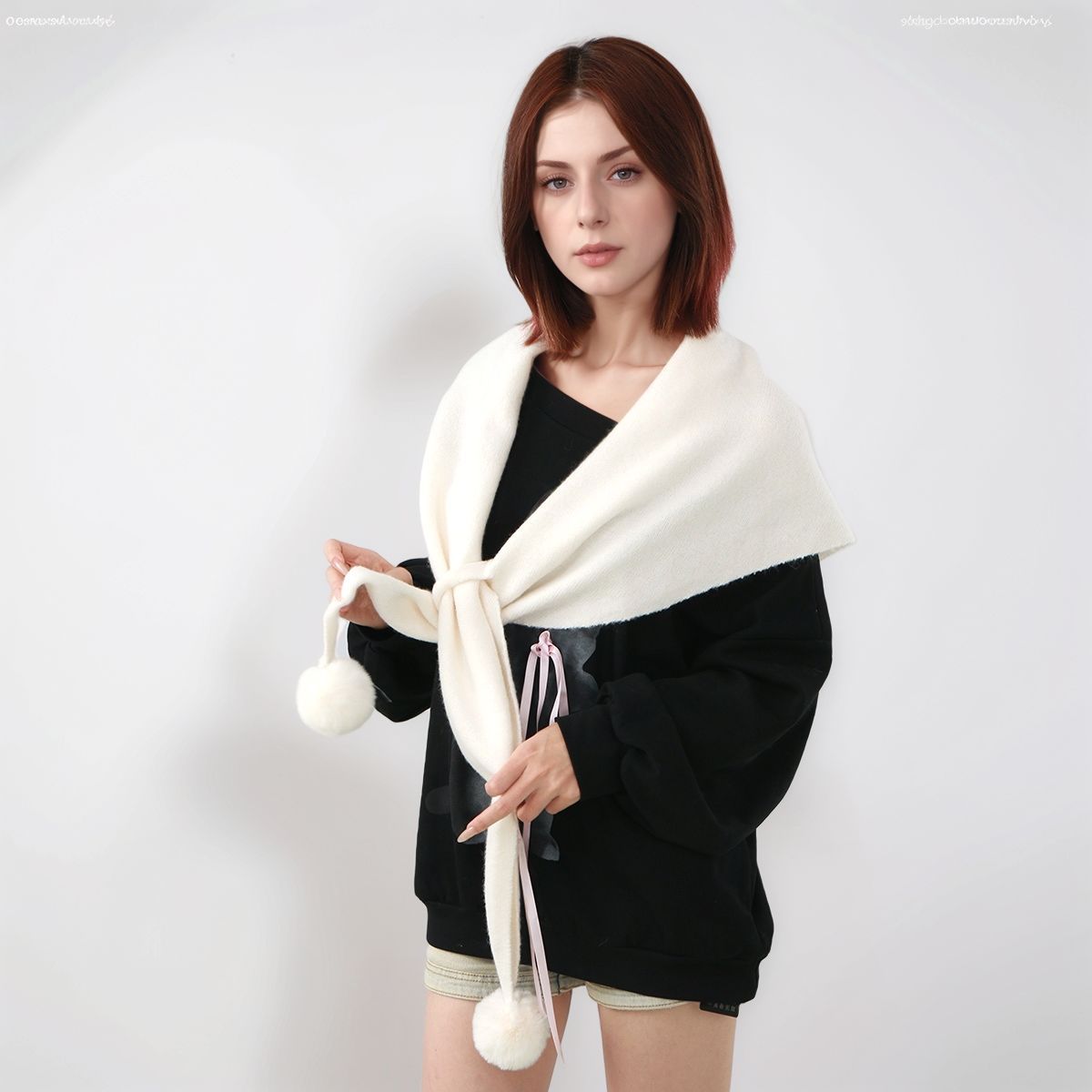 Korean Style New Hot-Selling Fur Ball Tassel Shawl Triangle Scarf for Women, Versatile, Fashionable and Multi-Functional Autumn and Winter Warm Waistcoat