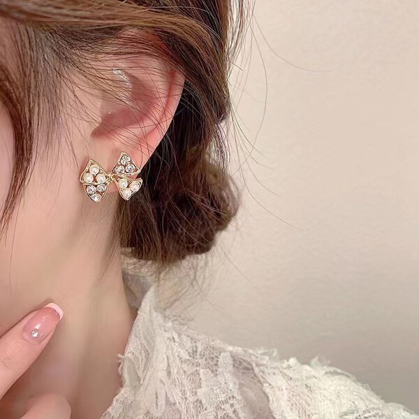 Fresh small cute elegant earrings with bow pearl