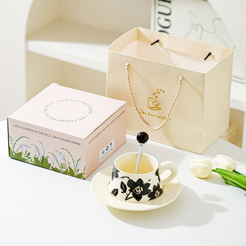 Trabajadores de oficina creativos Té de la tarde Taza de café Juego de platillos Taza de cerámica Sentido de alta gama Taza de regalo para recién casados