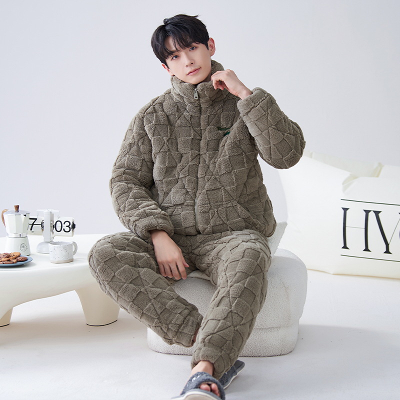 Pijamas de hombre de invierno de los hombres de lana de coral de tres capas acolchado forrado de lana engrosada Otoño e Invierno guapo homewear invierno