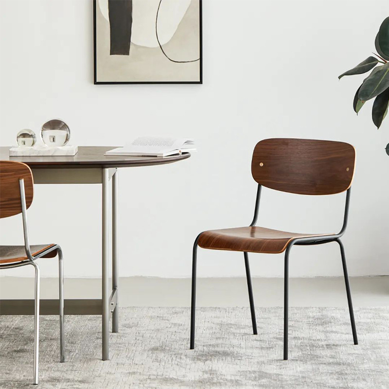 팔걸이없이 검은 색