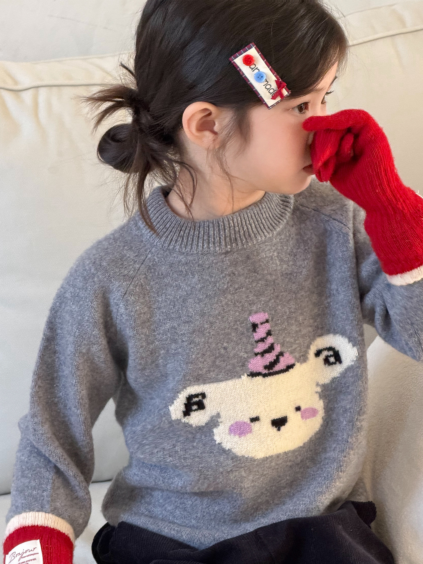 Korean style children's wool sweater, cartoon sweater, thick knitted top for boys and girls, birthday hat, bear pattern base layer.