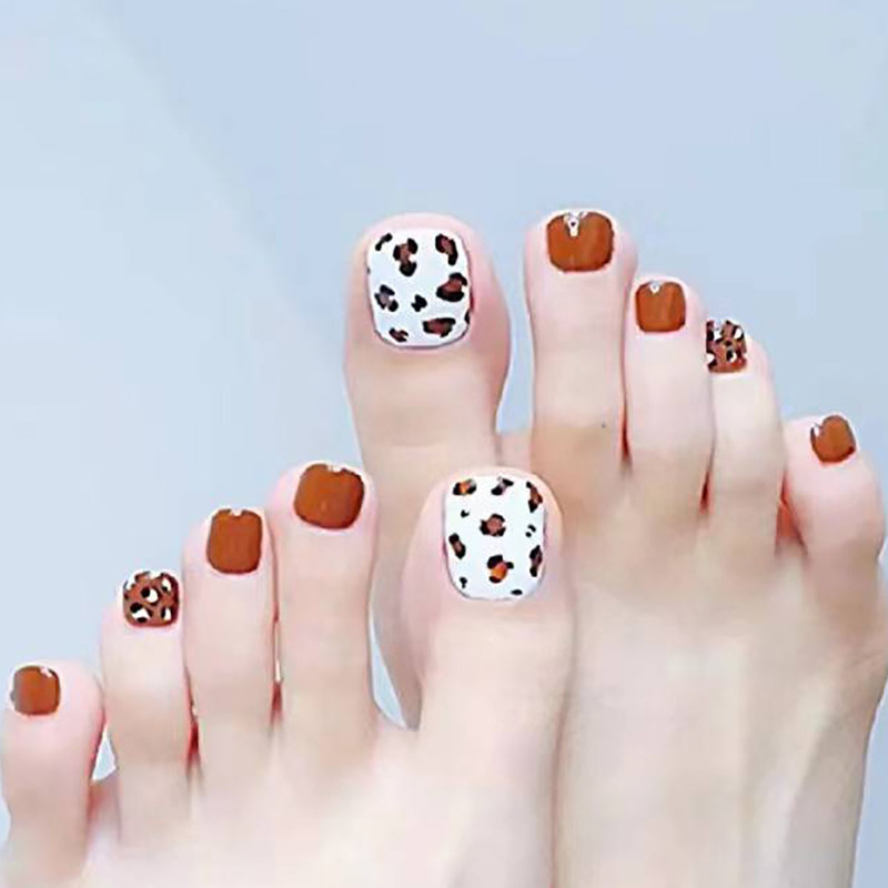 Short-Length Wearable Nail Tips with Brown and White Leopard Print Color Scheme for Toe Decoration, Finished Nail Art Toenail Stickers Wholesale