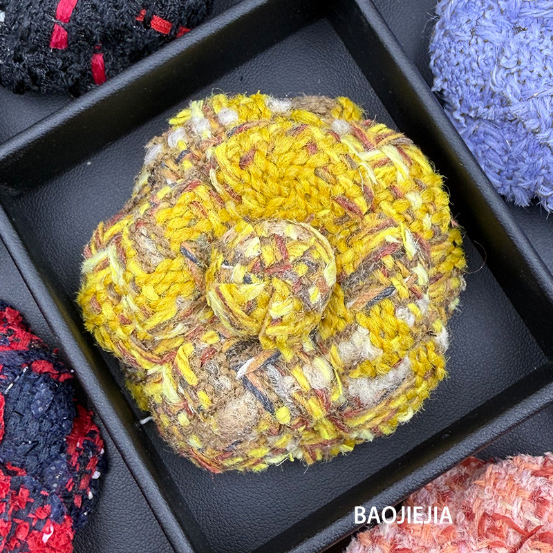 6.6cm ダブルCブローチ、小香風オリジナルブローチ、高級感、高級、精巧、ファッショナブルな椿の花ブローチ