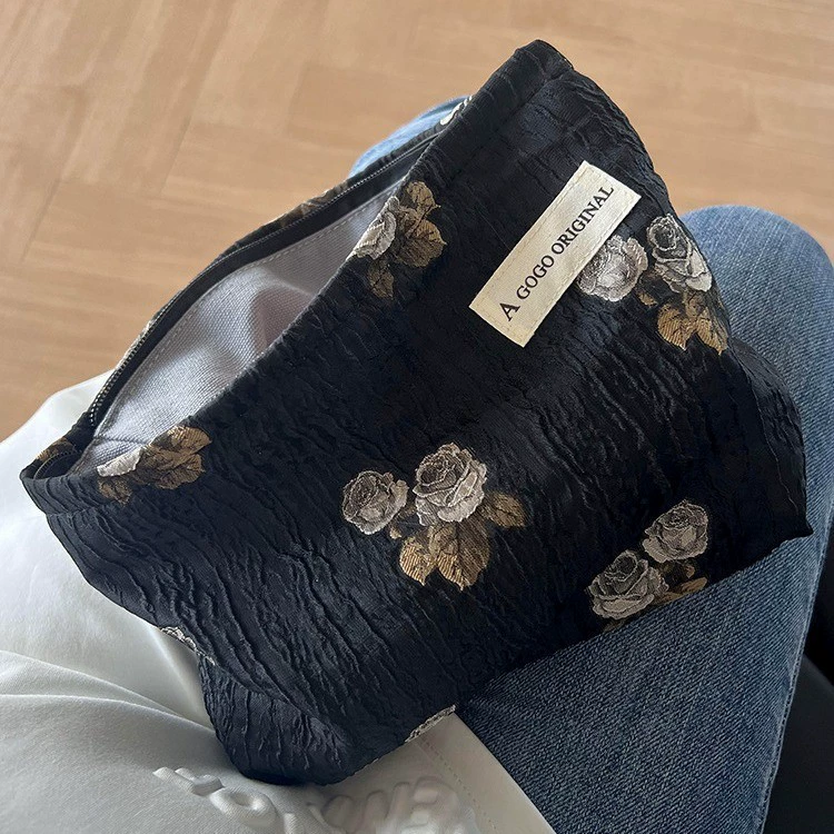 Capacious cosmetic bag, three‑dimensional travel organizer with zipper, stylish printed patterns