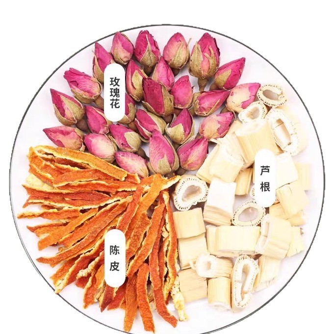 バラの花とタデの根とみかんの皮の組み合わせ 各3g 本物のバラの花とみかんの皮の細切りタデの根を乾燥させて水に浸してドリンクにします。|undefined
