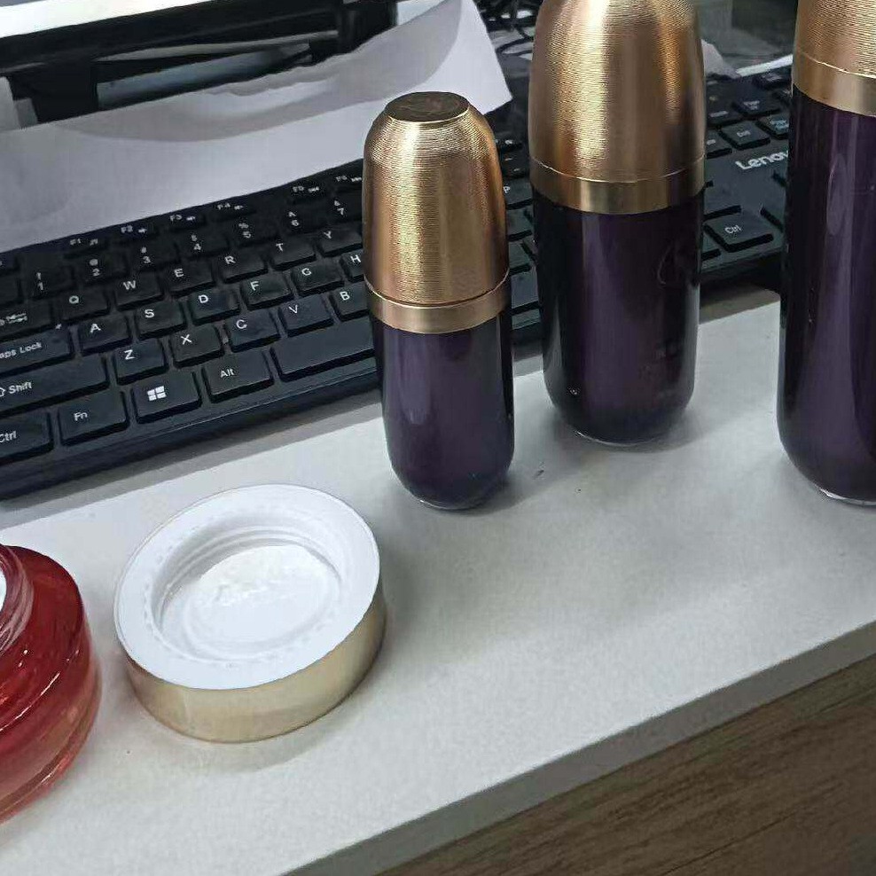 The Same Full Range of Skin Care Products from Feixianzi Beauty Salon Are Available for Professional Use in Beauty Salons to Brighten Skin Tone