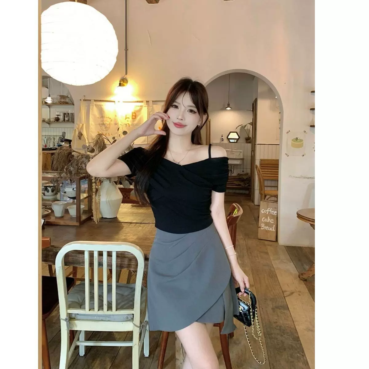 黑色一字肩短款t恤上衣女夏季夏露肩纯欲辣妹修身短袖2025新款