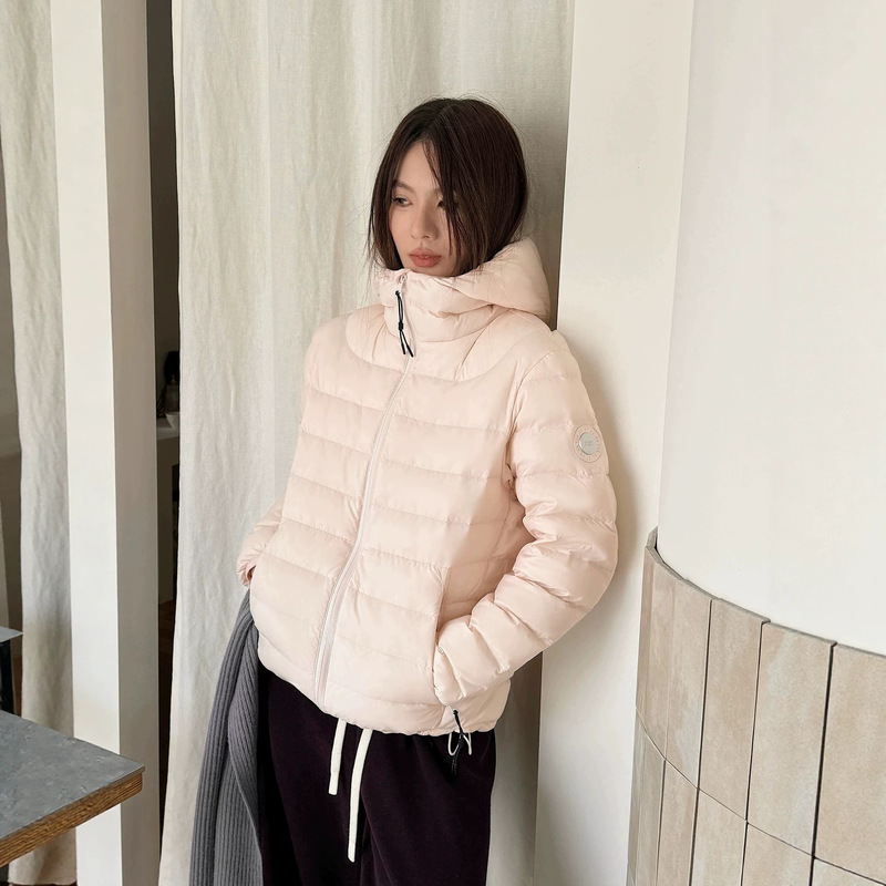2026 Winter New Lightweight Hooded Ribbed Short Down Jacket Women's Warm Casual Coat for Students Autumn and Winter Style