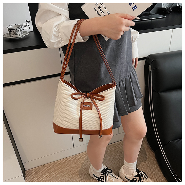 Simple and large-capacity tote bag for women 2025 new style in a two-color Korean-style casual underarm bag with a bow, fashionable and sweet undefined