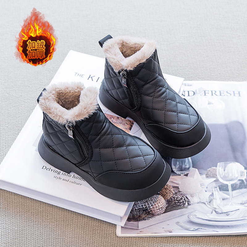 Botas de nieve de niñas con calentamiento de terciopelo para niños zapatos de algodón de invierno 2025 nuevas botas cortas de niñas botas de algodón de niños grandes
