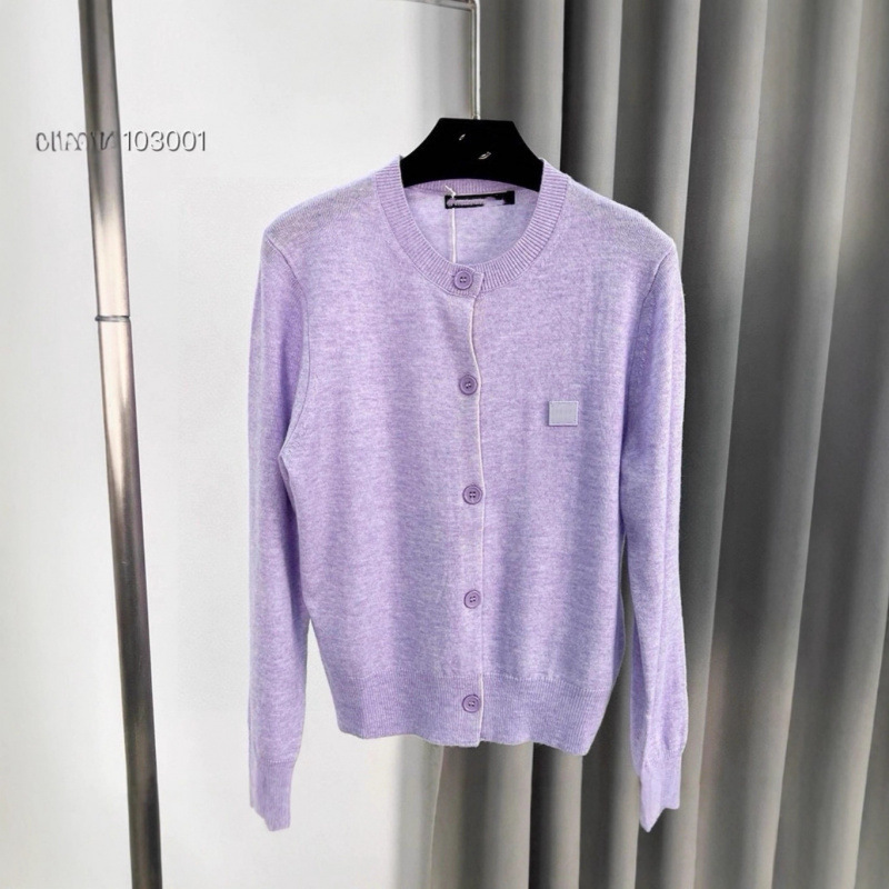Autumn New Fashion Simple and High-End Classic Smiley Face Embroidered Open-Collar Knitted Cardigan Model Picture