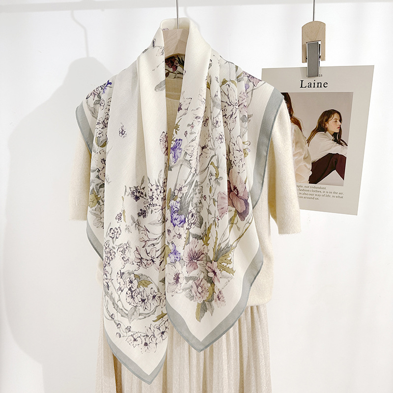 Pequeña moda de verano fresca, temperamento de alta gama 90 bufanda cuadrada con estampado de flores de temperamento de tendencia para damas