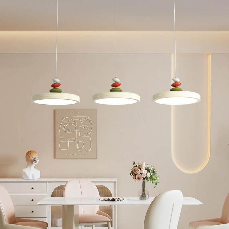 新款餐廳吊燈三頭飛碟法式奶油風餐桌燈護眼現代簡約創意飯廳燈具