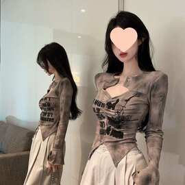 美式复古字母印花长袖恤打底衫女秋冬季开叉设计感收腰短款上衣