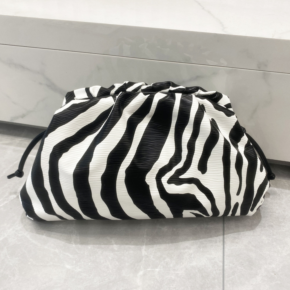 Rayas De Cebra Tamaño Pequeño Cebra Raya Grande Cuero Sintético Cebra Cuadrado Bolsos De Noche display picture 15