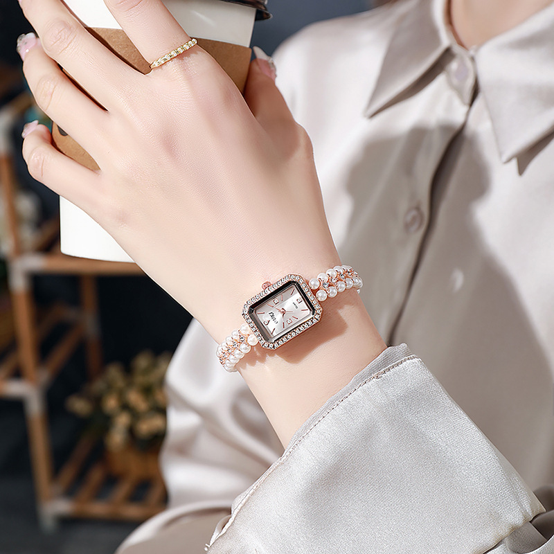 OUKI reloj de pulsera de perlas de fragancia pequeña de mediana edad temperamento de mujer reloj de cadena de moda de nicho oro