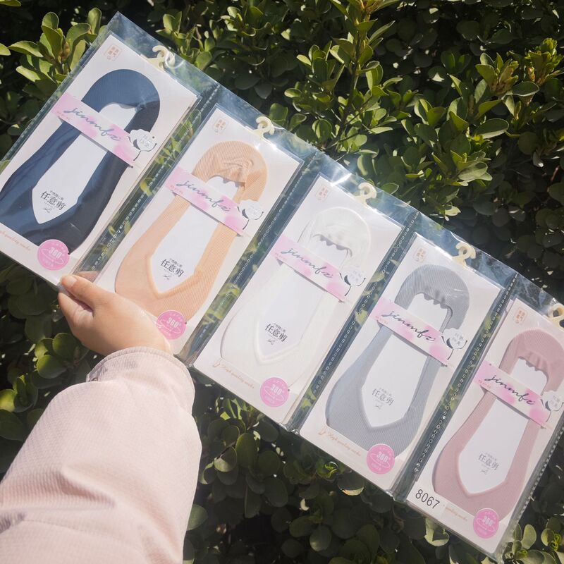 Women's Summer Ultra-Thin Transparent Cut-To-Size Ice Silk Invisible Socks with Cotton Bottom, Shallow Mouth, Silicone Non-Slip, No-Slip Heel, and Non-Slip Sole