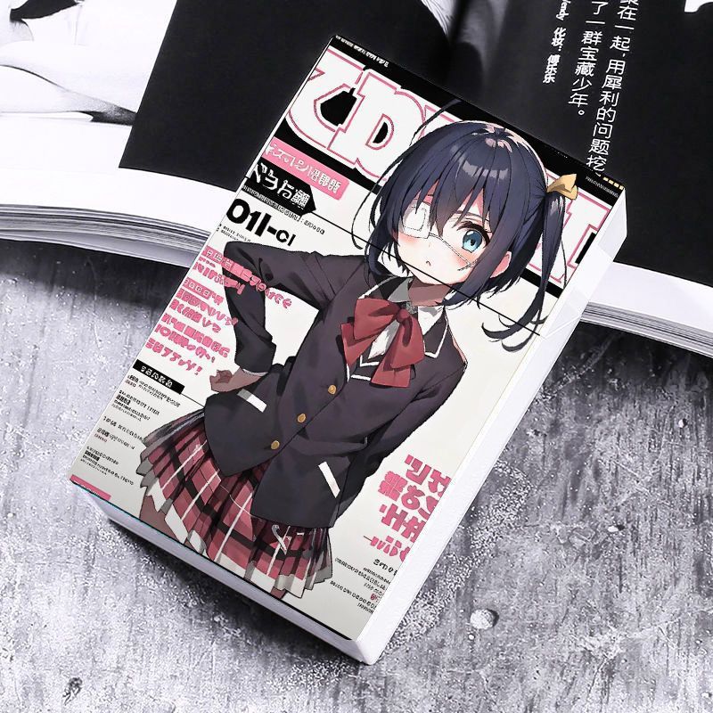 팔을 꼬고 있는 소녀