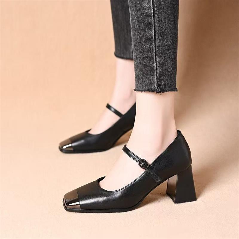 zapatos de cuero suave de moda 2026 nuevos zapatos de estilo Mary Zhen, cabeza cuadrada, boca superficial, retró una sola hebilla, zapatos de mujer