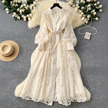 跨境法国经典女装2025春腰重绣花V领灯笼袖单排扣长裙