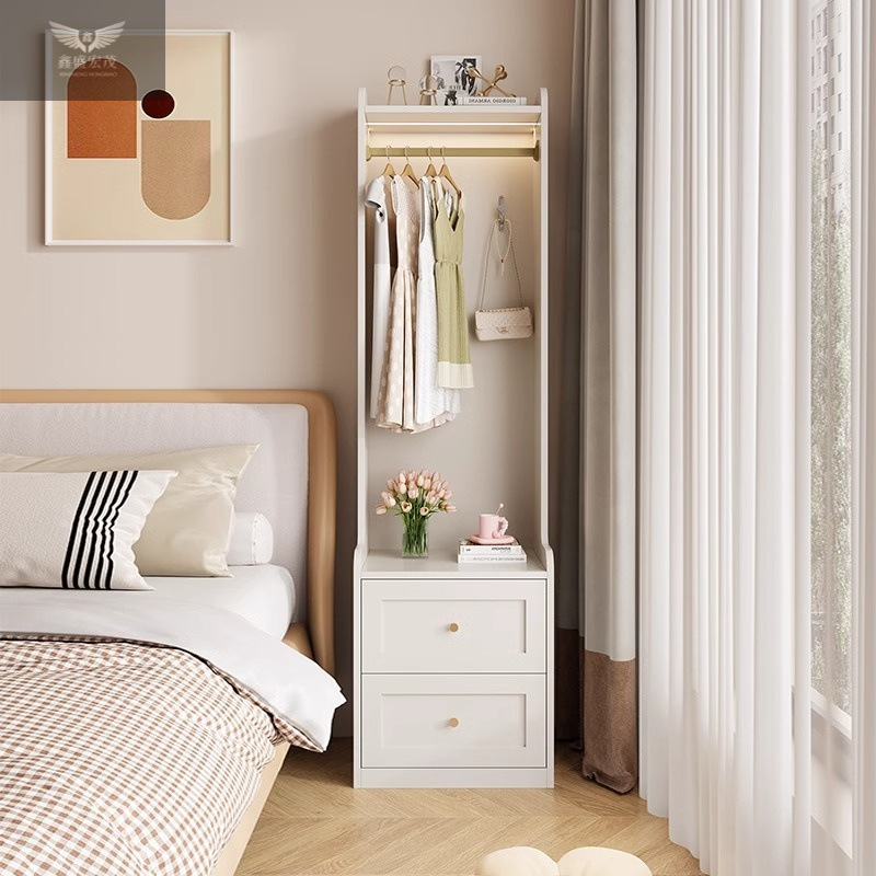 Cabina de cabezal de cama horizontal estilo francés sala de aire de crema doméstica pequeña casa estante de la cama simple percha de ropa armario de almacenamiento