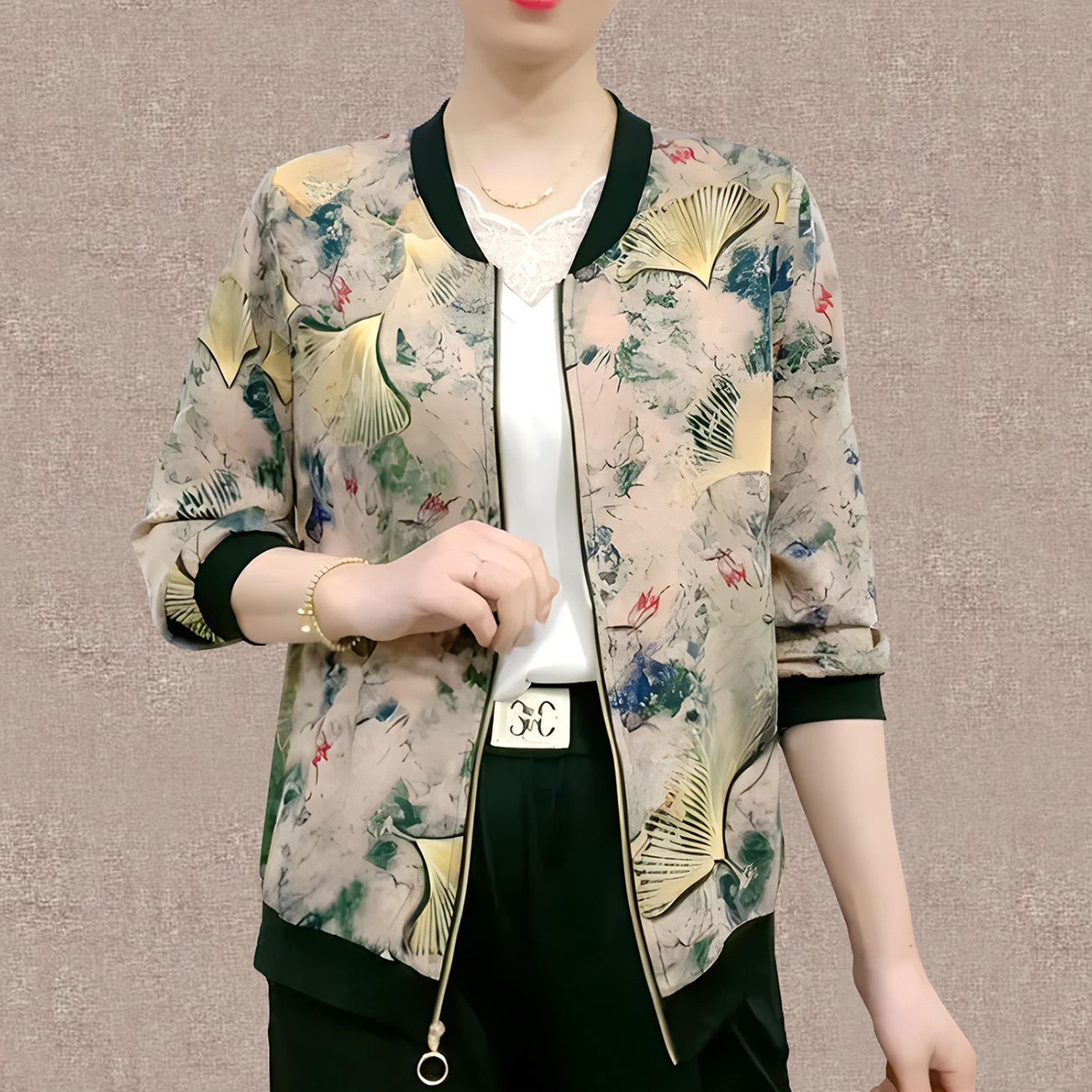 Ropa de mujeres de mediana edad impresa de seda de hielo chaqueta protectora solar delgada y suelta chaqueta de béisbol con cremallera de la madre anti-alienígena