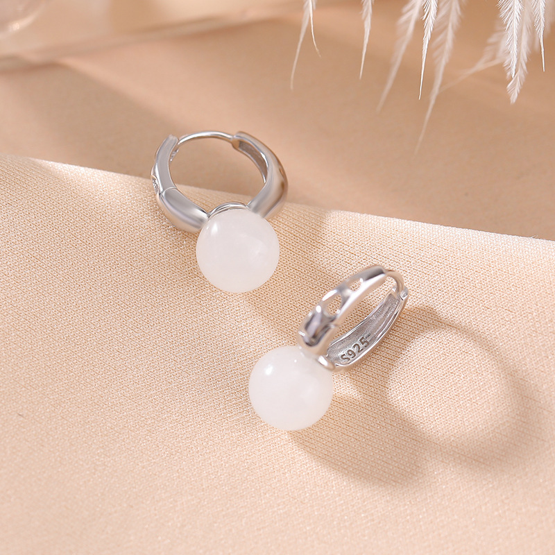 Bông tai kẹp bạc S925 đính ngọc trắng Hetian hạt tròn phong cách đơn giản thời trang — Một cặp