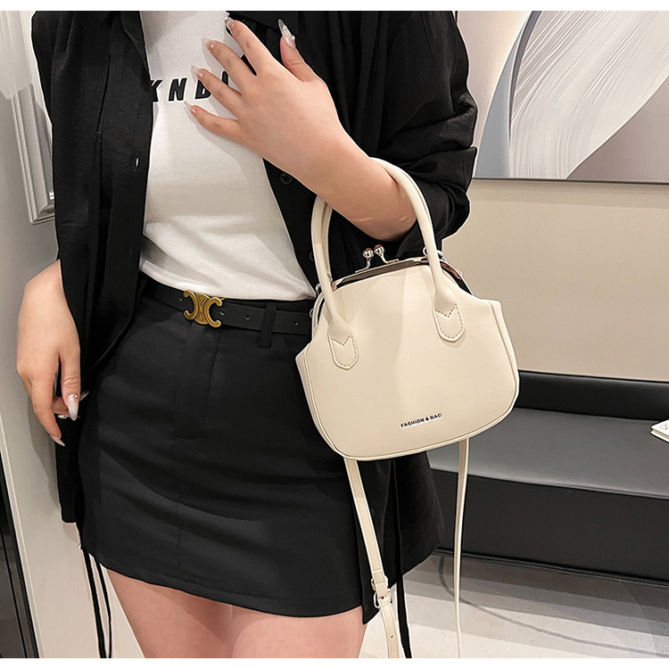 Women's Medium Pu Leather Solid Color Vintage Style Classic Style Buckle Dome Bag display picture 4