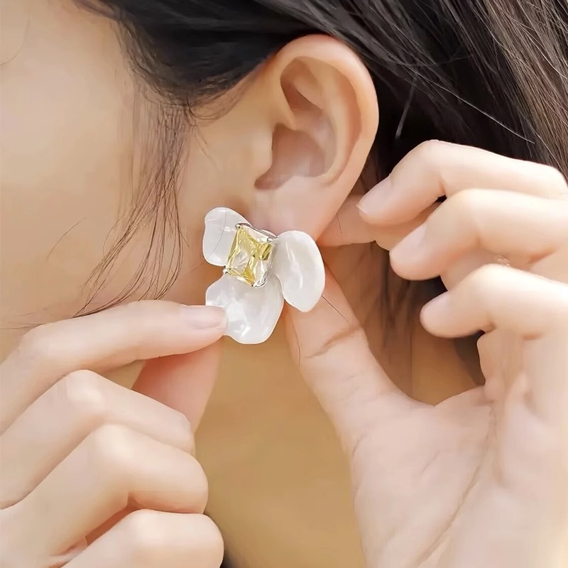 ホワイトアイリスシュガーキューブイヤリング取り外し可能な DIY イヤリングジルコンプレート花かわいい気質小さな新鮮なインスタイル女性|undefined