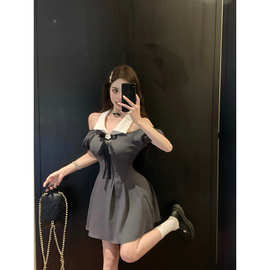 假两件拼色甜辣妹露肩连衣裙女26夏季收腰气质设计感复古显瘦短裙